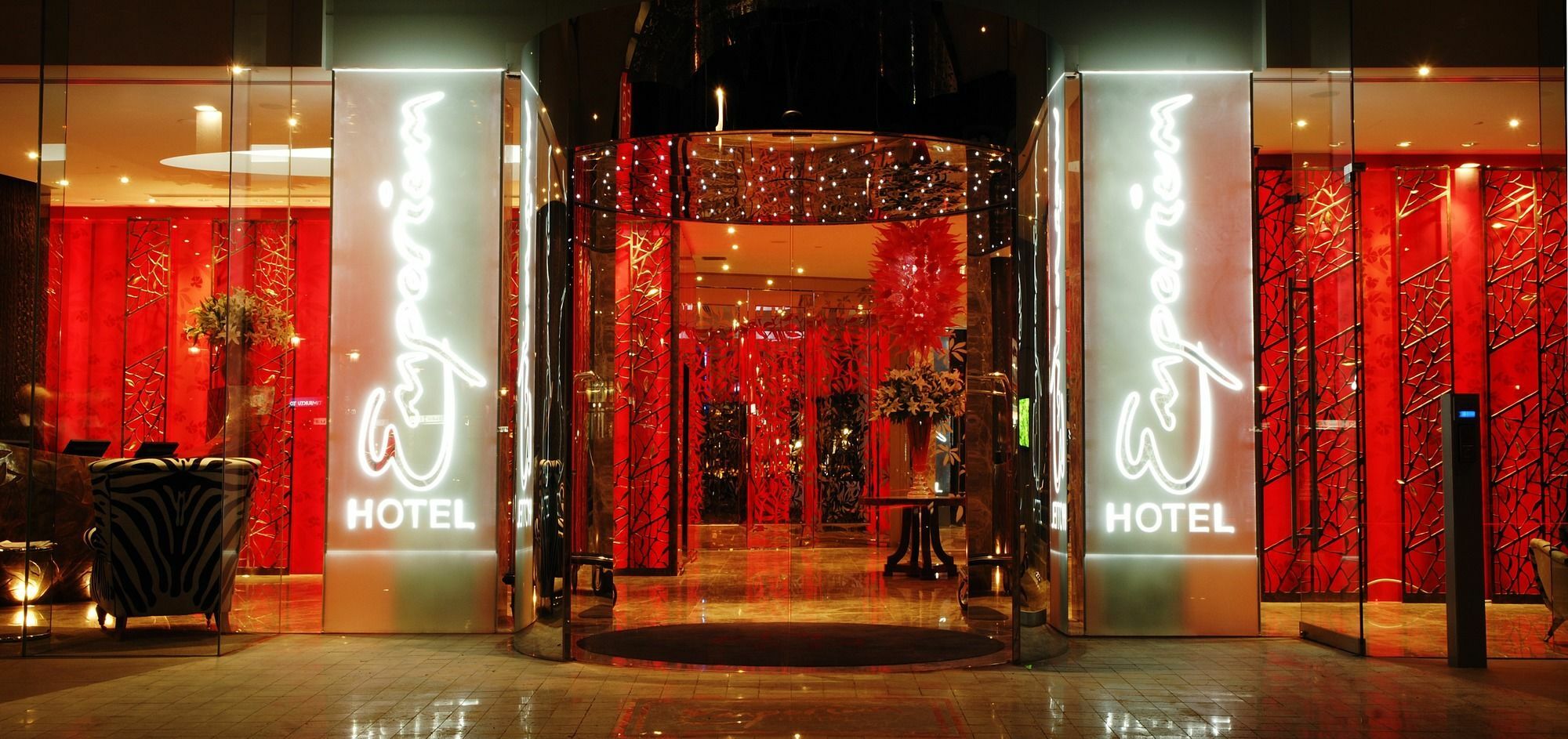ホテル オヴォロ ザ バレー ブリスベン エクステリア 写真 Entrance to the hotel
