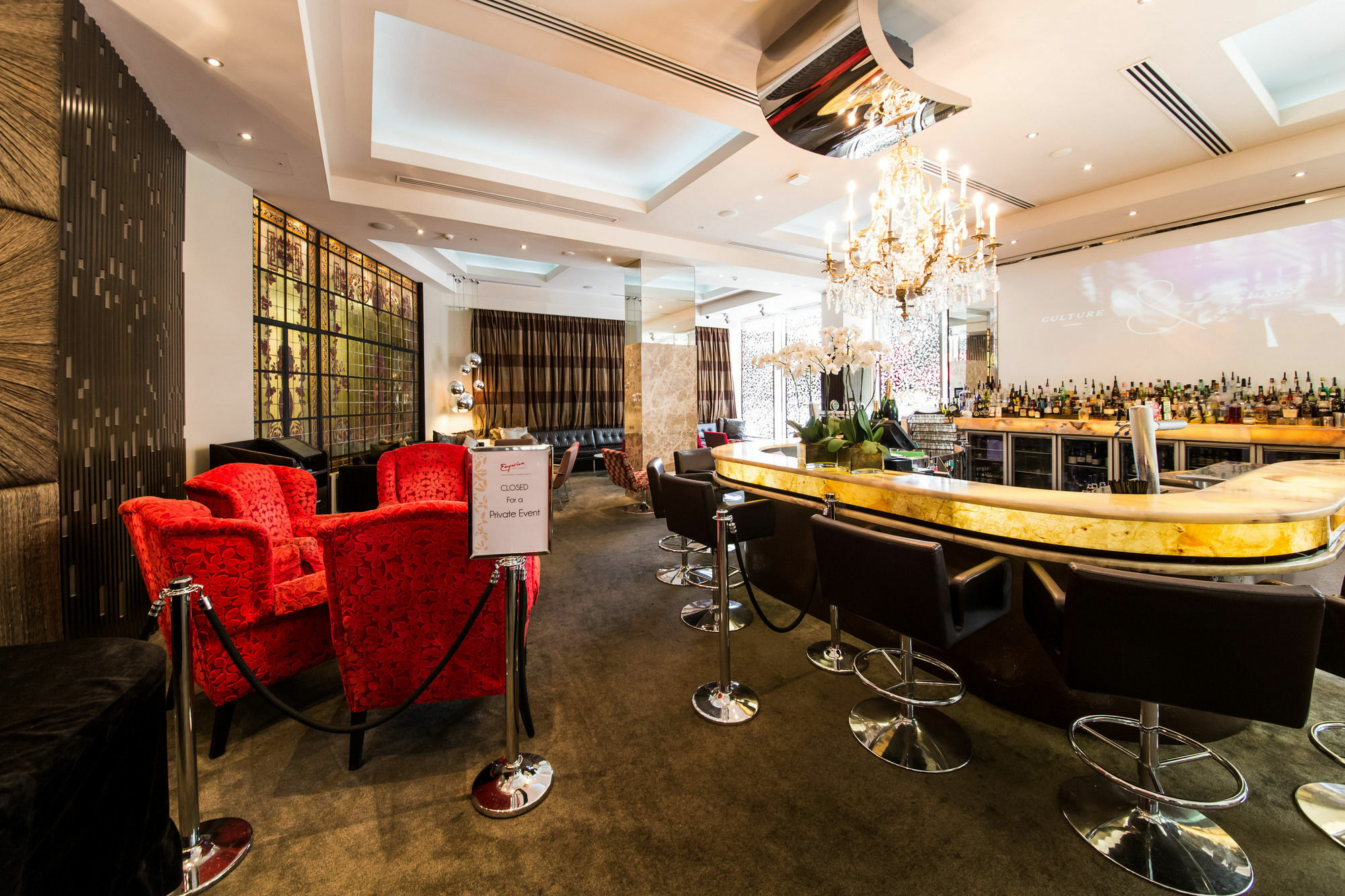 ホテル オヴォロ ザ バレー ブリスベン エクステリア 写真 The bar at the Mandarin Oriental, London
