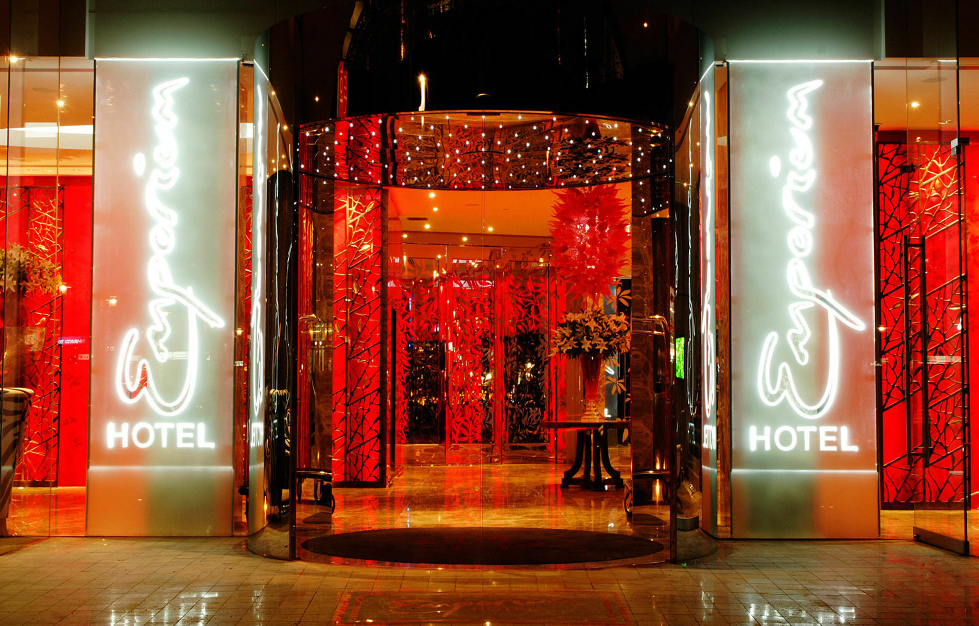 ホテル オヴォロ ザ バレー ブリスベン エクステリア 写真 Entrance to the hotel